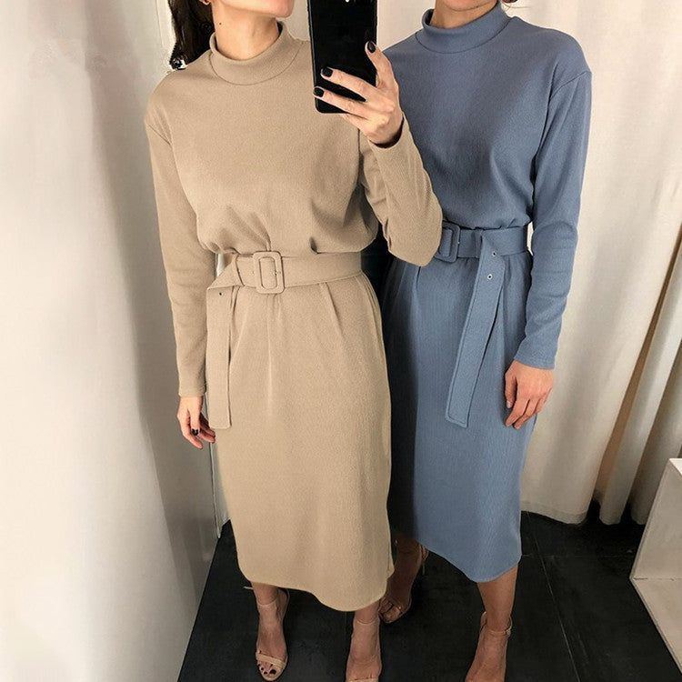 Women in long-sleeved dresses - Jointcorp