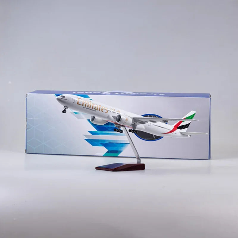 47CM 1/157 Scale 777 B777 Aircraft UAE Airlines Model W Light and Wheel Landing Gear Plastic Resin Plane Model Toy Home Decor