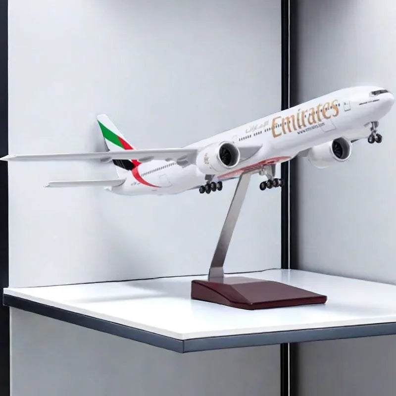 47CM 1/157 Scale 777 B777 Aircraft UAE Airlines Model W Light and Wheel Landing Gear Plastic Resin Plane Model Toy Home Decor