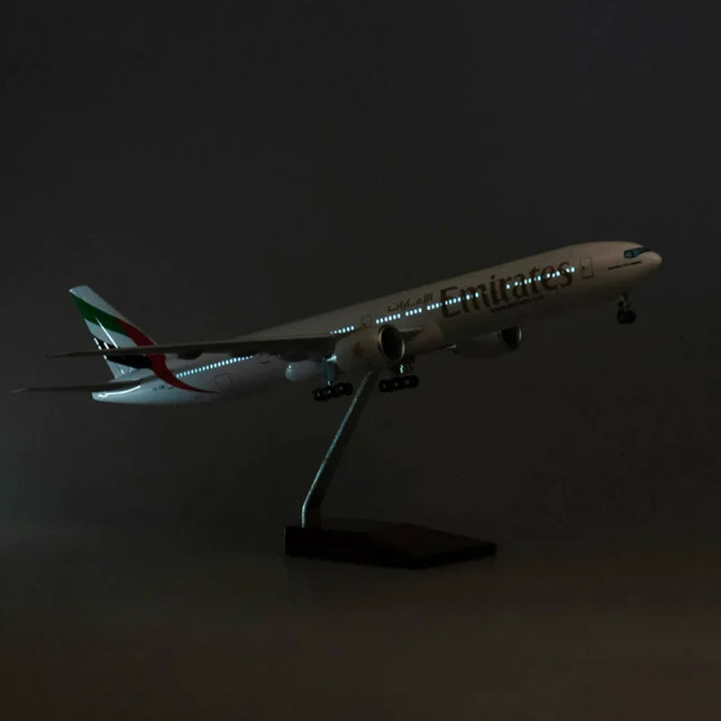 47CM 1/157 Scale 777 B777 Aircraft UAE Airlines Model W Light and Wheel Landing Gear Plastic Resin Plane Model Toy Home Decor