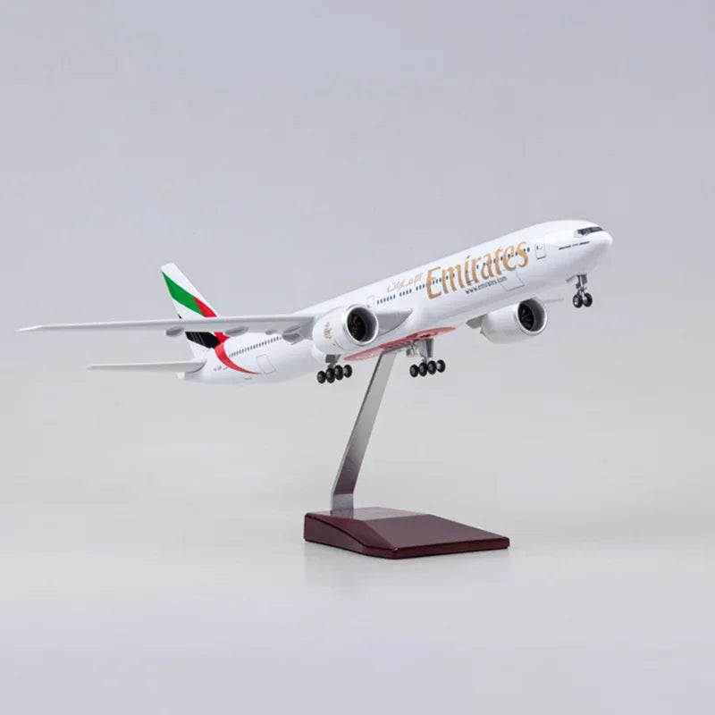 47CM 1/157 Scale 777 B777 Aircraft UAE Airlines Model W Light and Wheel Landing Gear Plastic Resin Plane Model Toy Home Decor